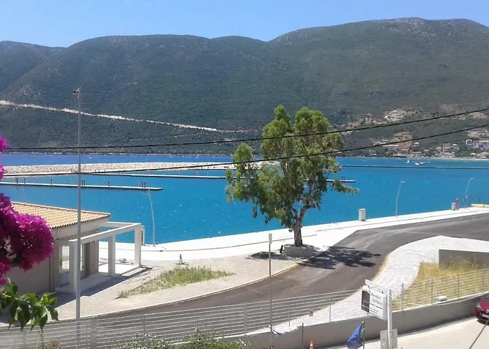 Ξενοδοχείο με διαμερίσματα Holidays 3*
